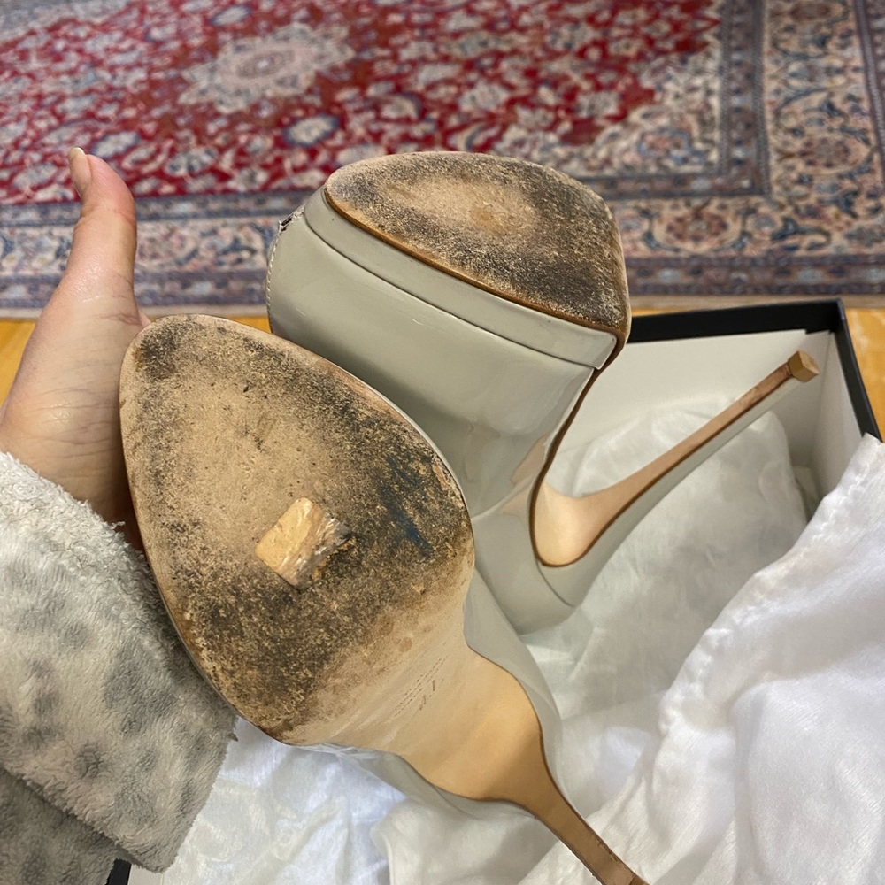 Giuseppe Zanotti Cream Patent Leather Peep-Toe Pumps - Picture 9 of 16